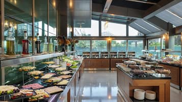 Daily buffet breakfast for a fee