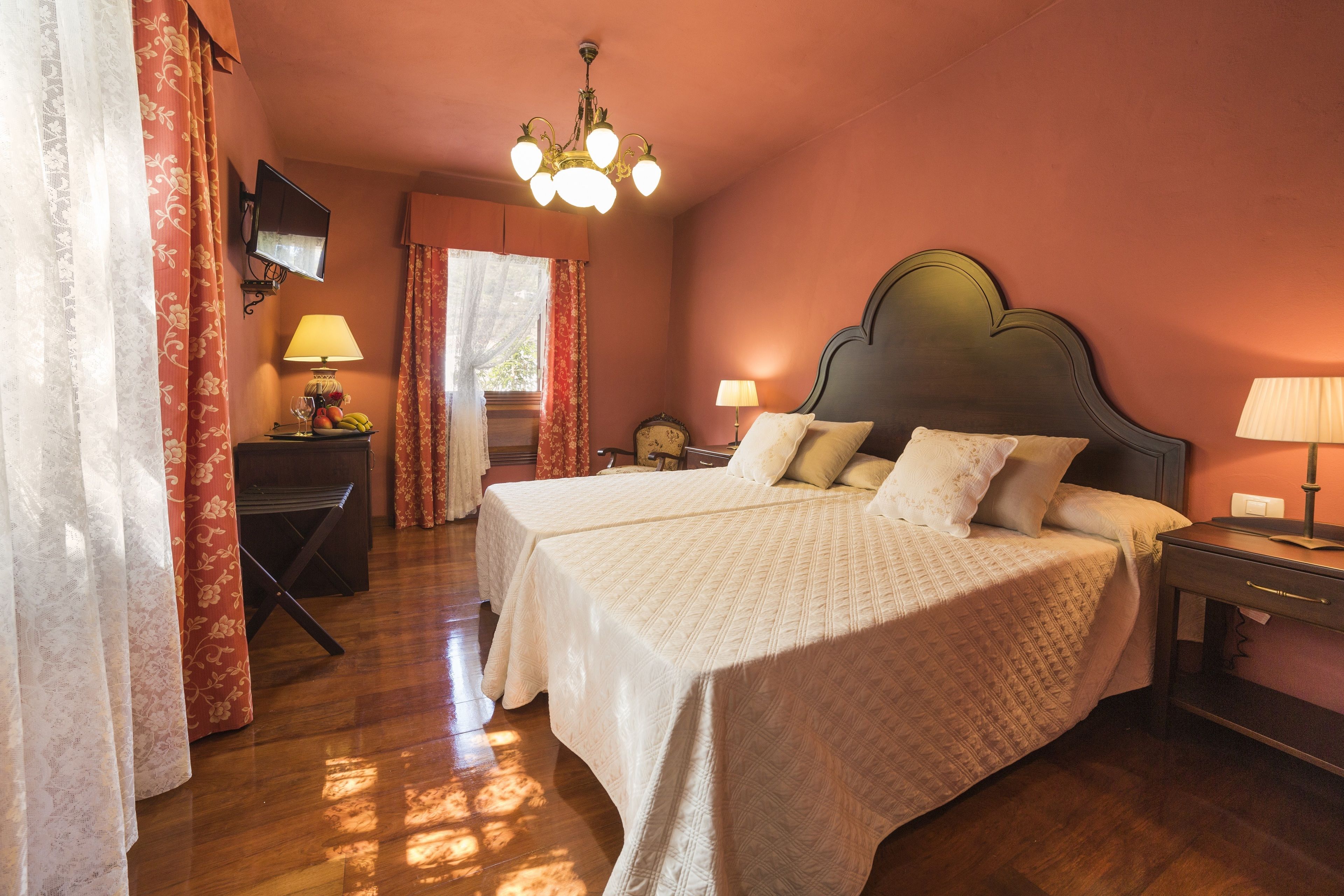 deluxe room | minibar, in-room safe, desk, blackout curtains