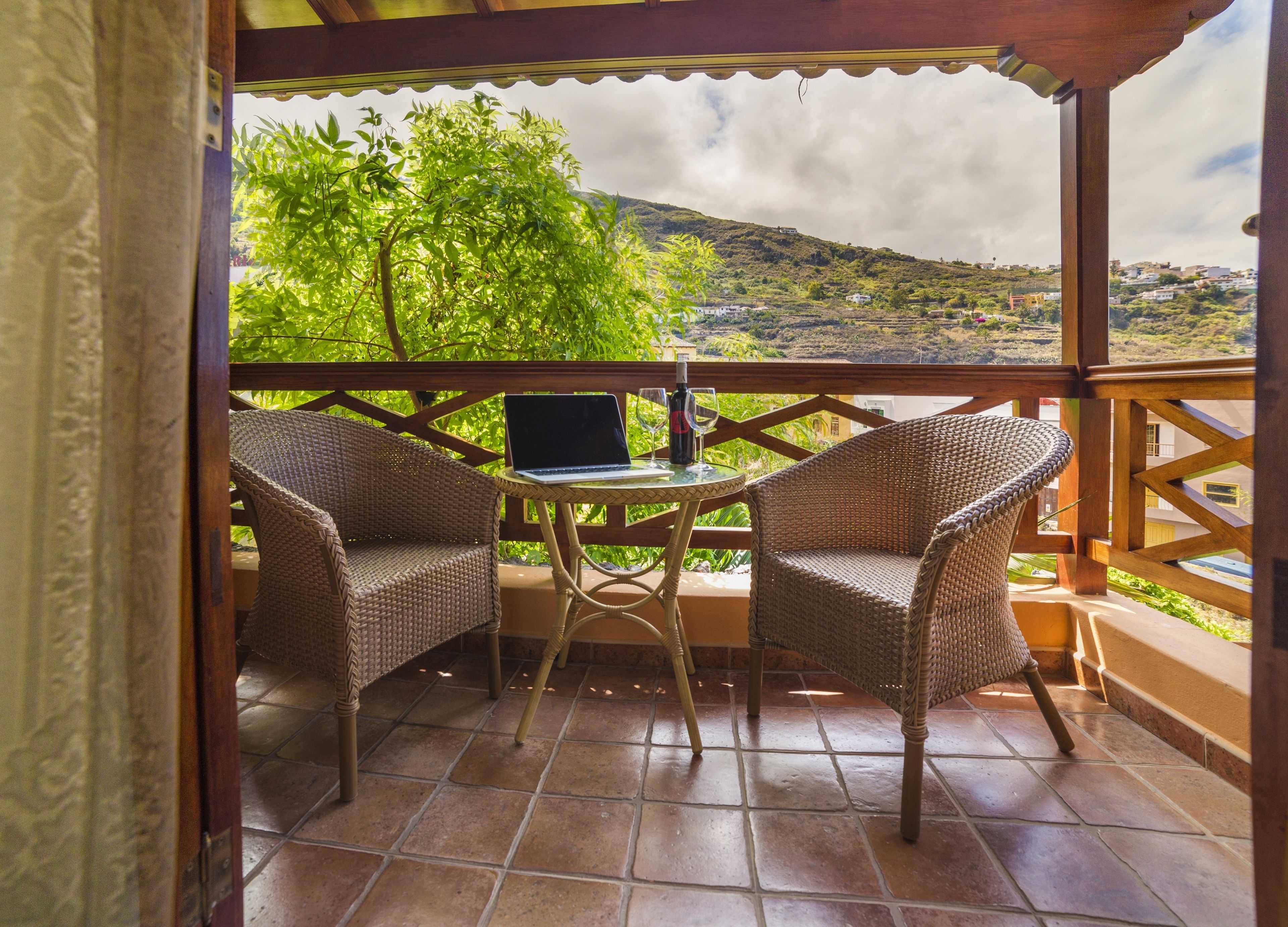 华丽客房 | 迷你吧、客房内保险箱、办公桌、遮光窗帘