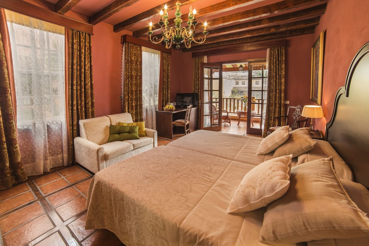 premium studio suite | minibar, in-room safe, desk, blackout curtains