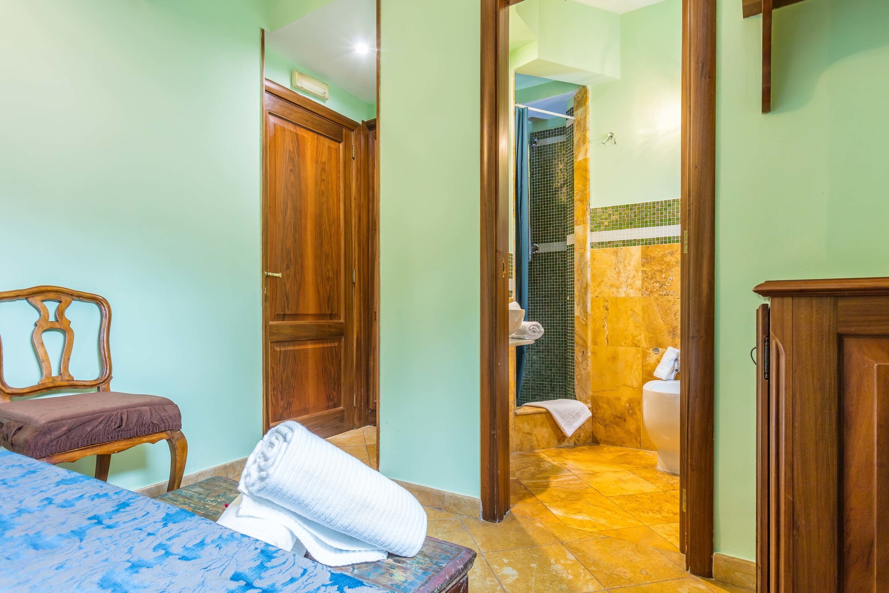 xxx | minibar, in-room safe, desk, blackout curtains