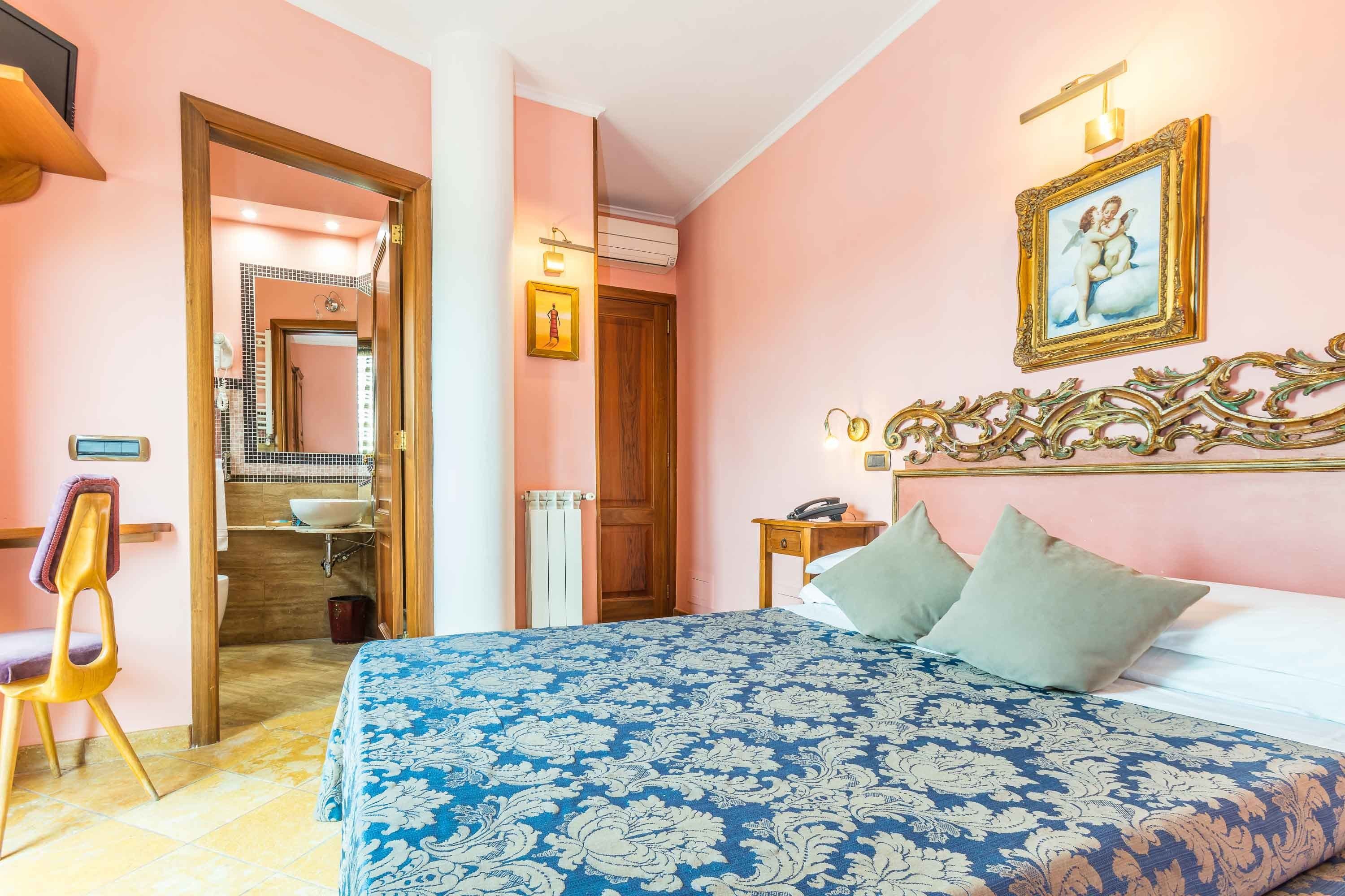 xxx | minibar, in-room safe, desk, blackout curtains