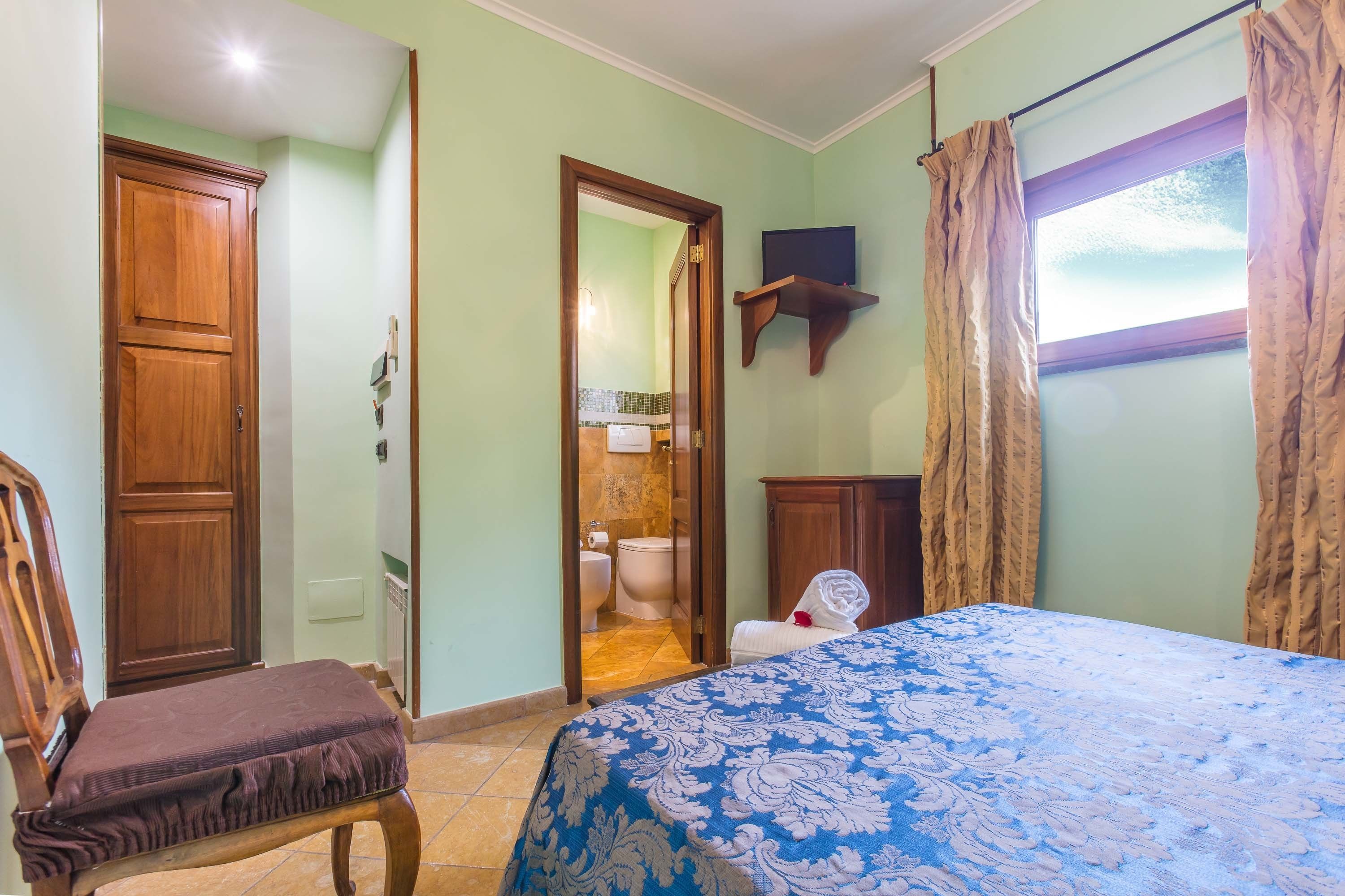 standard quadruple room | minibar, in-room safe, desk, blackout curtains