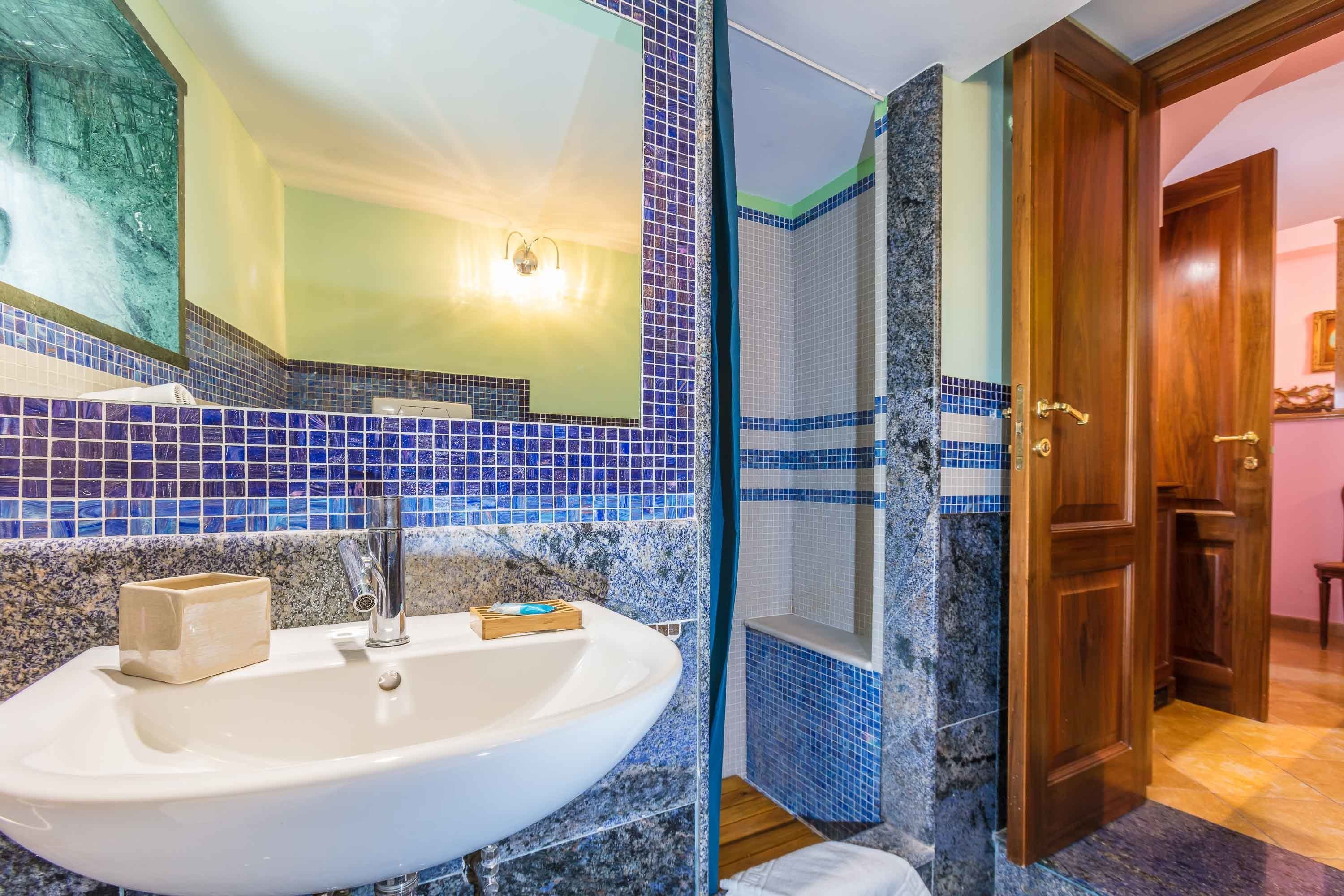 xxx | bathroom | shower, free toiletries, hair dryer, bidet