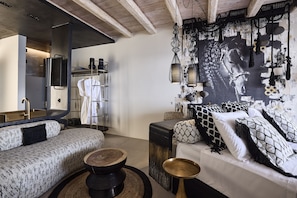 Signature Suite, Hot Tub, Sea View
