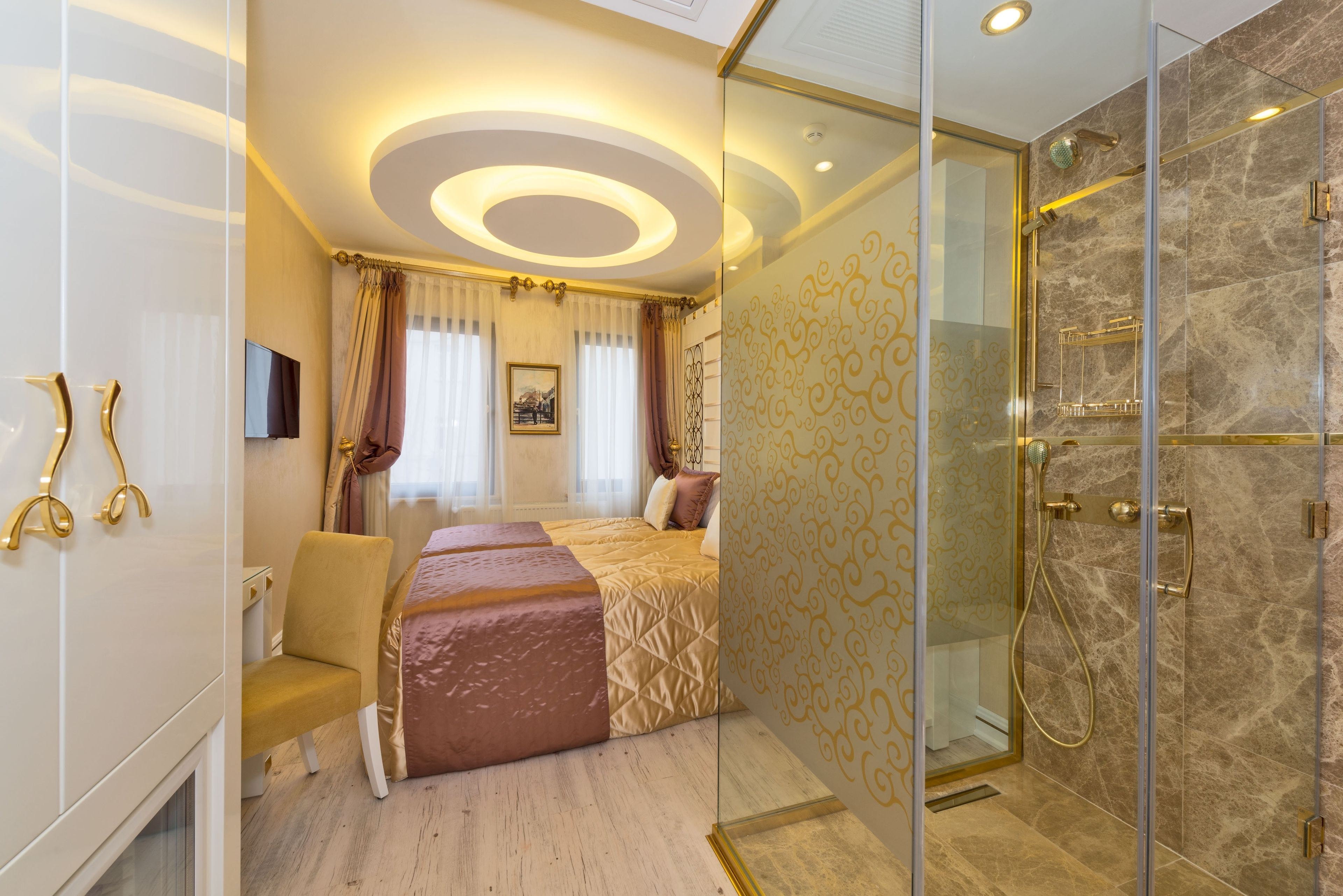 superior double or twin room | premium bedding, minibar, in-room safe, desk