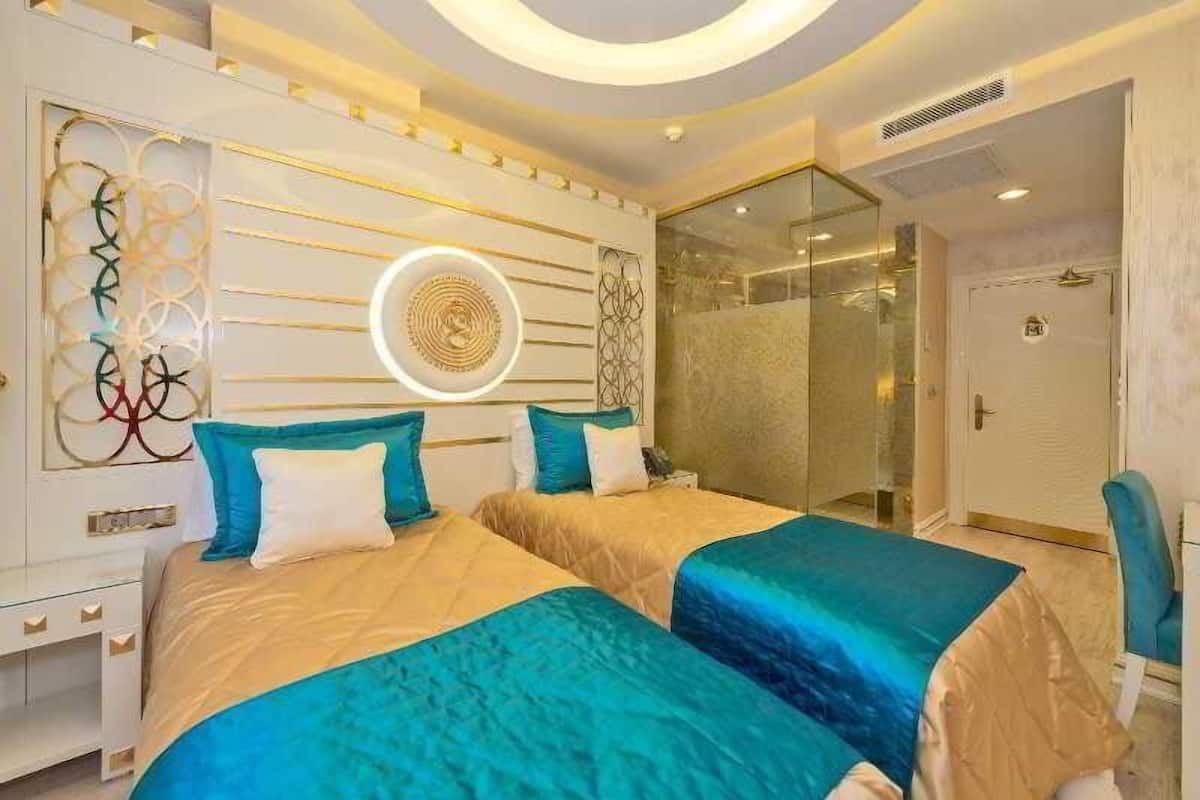 Premium bedding, minibar, in-room safe, desk