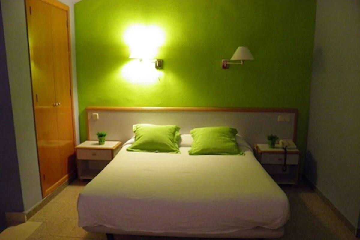 Desk, bed sheets