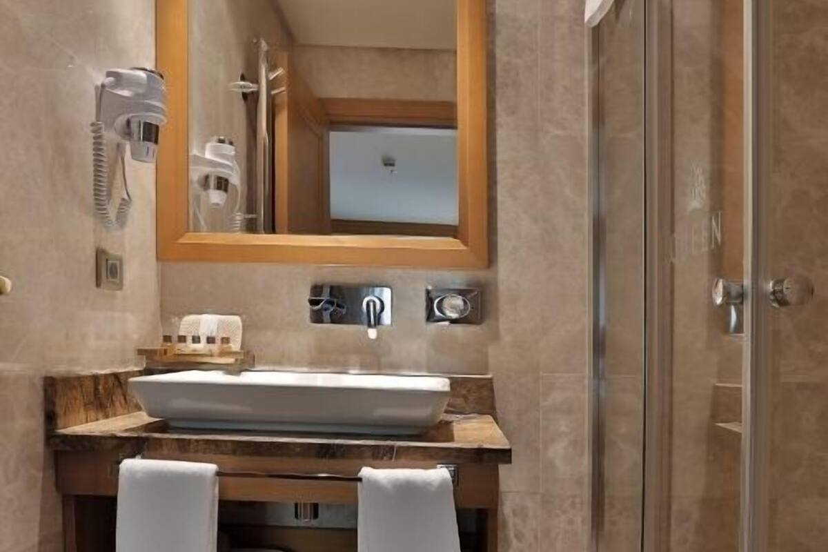 Minibar, in-room safe, desk