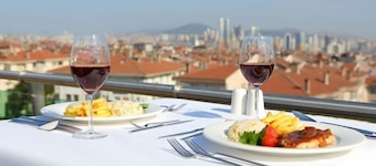 Queen Hotel & Spa