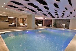 Indoor pool - Queen Hotel & Spa (Istanbul)