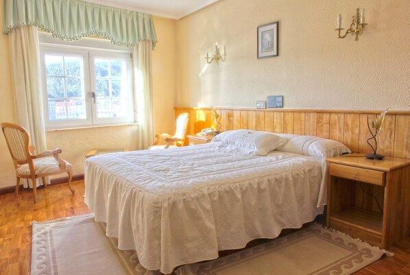 Free WiFi, bed sheets