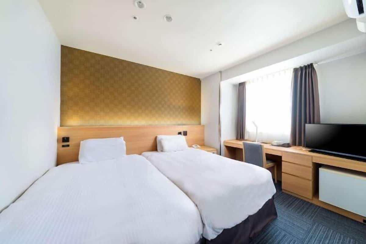 Pillowtop beds, blackout drapes, iron/ironing board, free WiFi