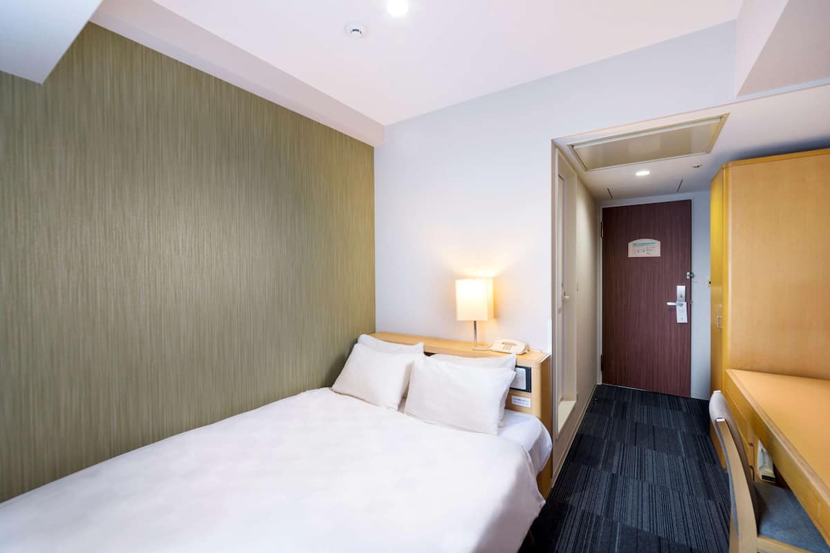 Pillowtop beds, blackout drapes, iron/ironing board, free WiFi