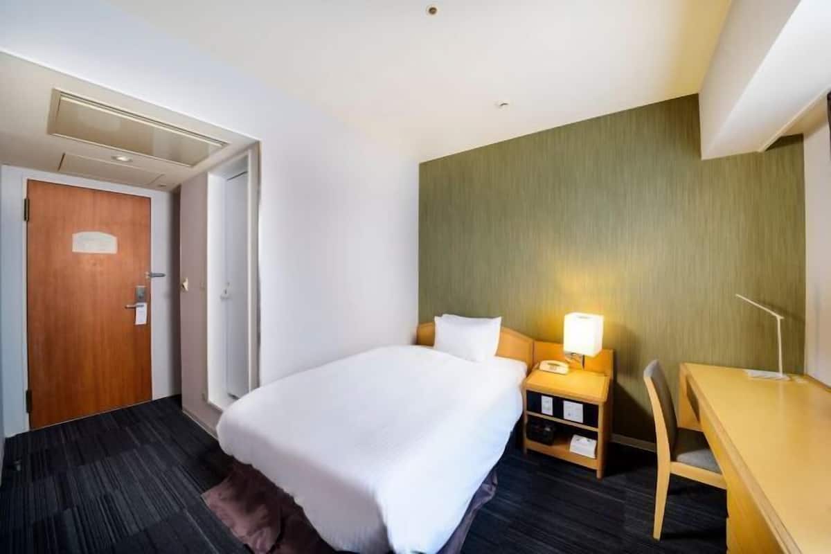 Pillowtop beds, blackout drapes, iron/ironing board, free WiFi
