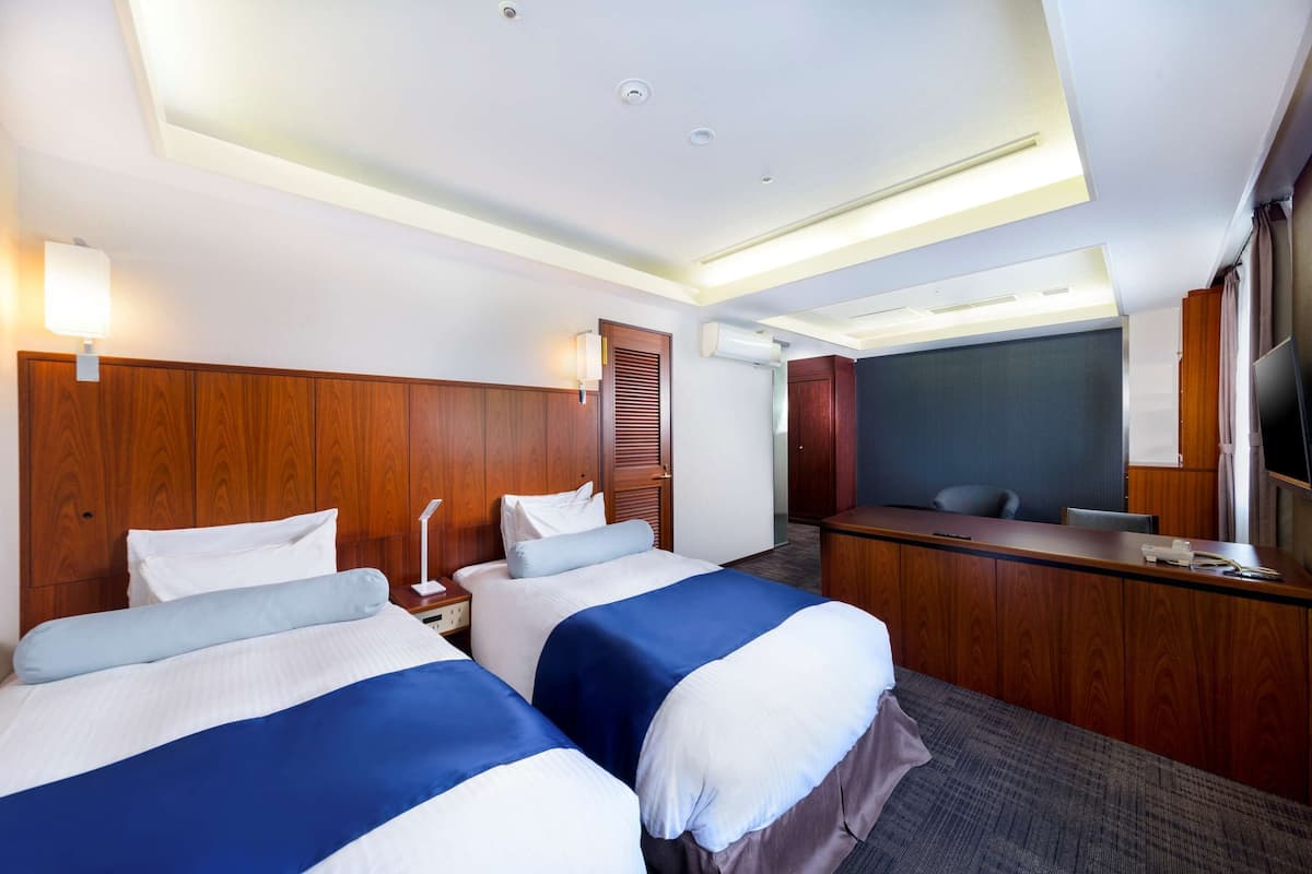 Executive Room, 2 Twin Beds, Non Smoking, Refrigerator | Pillowtop beds, blackout drapes, iron/ironing board, free WiFi