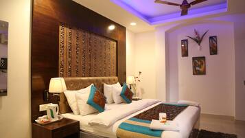 Super Deluxe Room | Minibar, in-room safe, desk, soundproofing