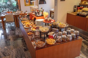 Petit déjeuner buffet compris tous les jours