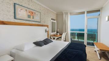 Superior Room, Bathtub, Sea View | Premium bedding, in-room safe, desk, free WiFi