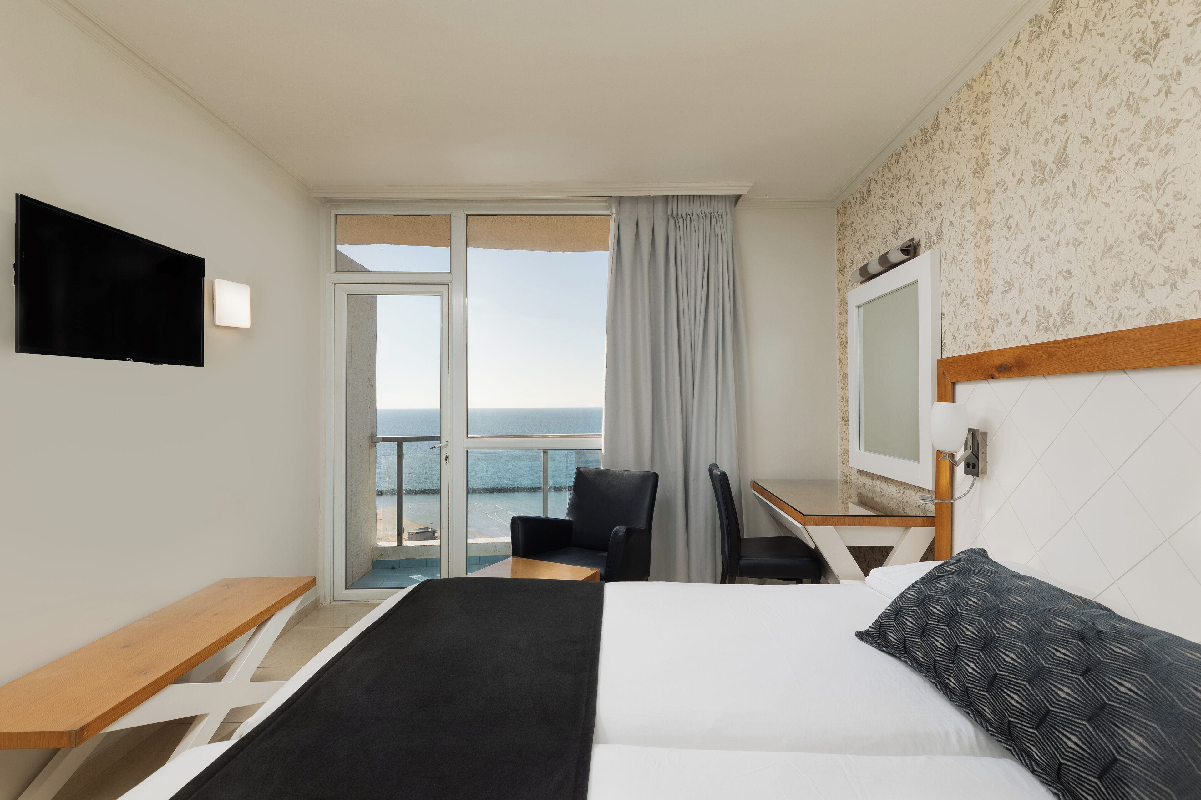 Superior Room, Bathtub, Sea View