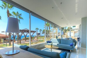 Coin salon dans le hall