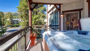 Bồn tắm spa ngoài trời