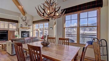 Loft, 3 camere da letto | Pasti in camera