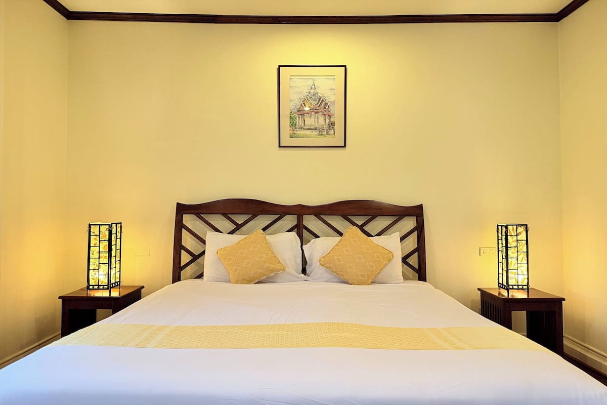 Grand Deluxe Double Room | In-room safe, desk, blackout drapes, iron/ironing board (on request)
