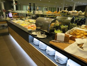 Frühstücksbuffet am Wochenende gegen Gebühr