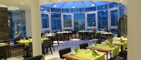 Buffet breakfast on weekends (EUR 12.50 per person)