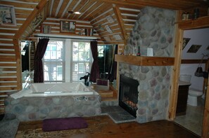 Suíte (Lazy Cloud B&B) | Banheira de hidromassagem