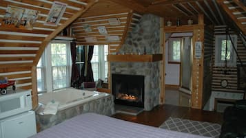 Suite (Lazy Cloud B&B) | Individually decorated, individually furnished, free WiFi, bed sheets