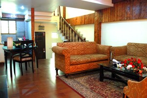 Chalet, 3 Bedrooms | Living area | 40-inch LED TV with satellite channels, TV