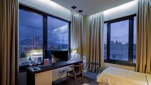 Minibar, in-room safe, desk, blackout drapes - La Boheme Hotel (Tirana)