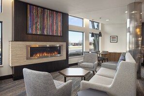 Lobby sitting area - Holiday Inn Express Moline - Quad Cities Area by IHG (Moline)