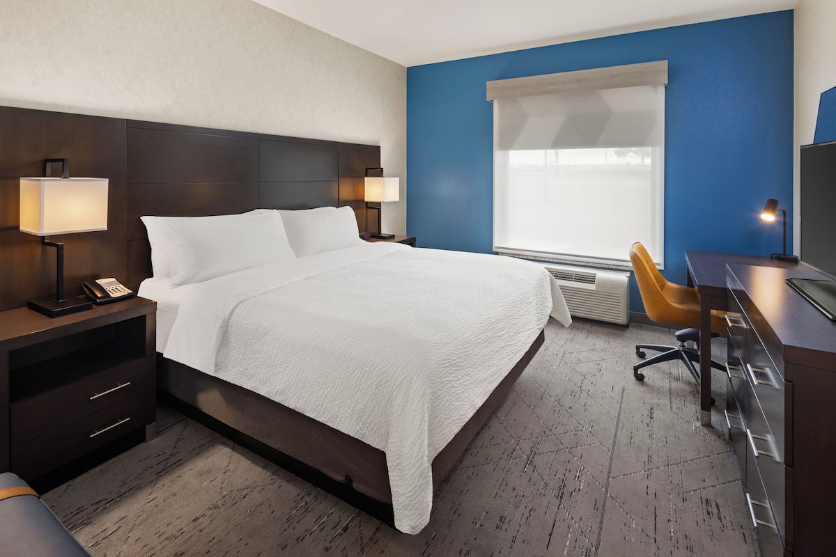 1 bedroom, desk, iron/ironing board, free WiFi