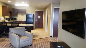 Efficiency One Queen Bed Non-Smoking | Cocina privada | Frigorífico, microondas y cafetera o tetera