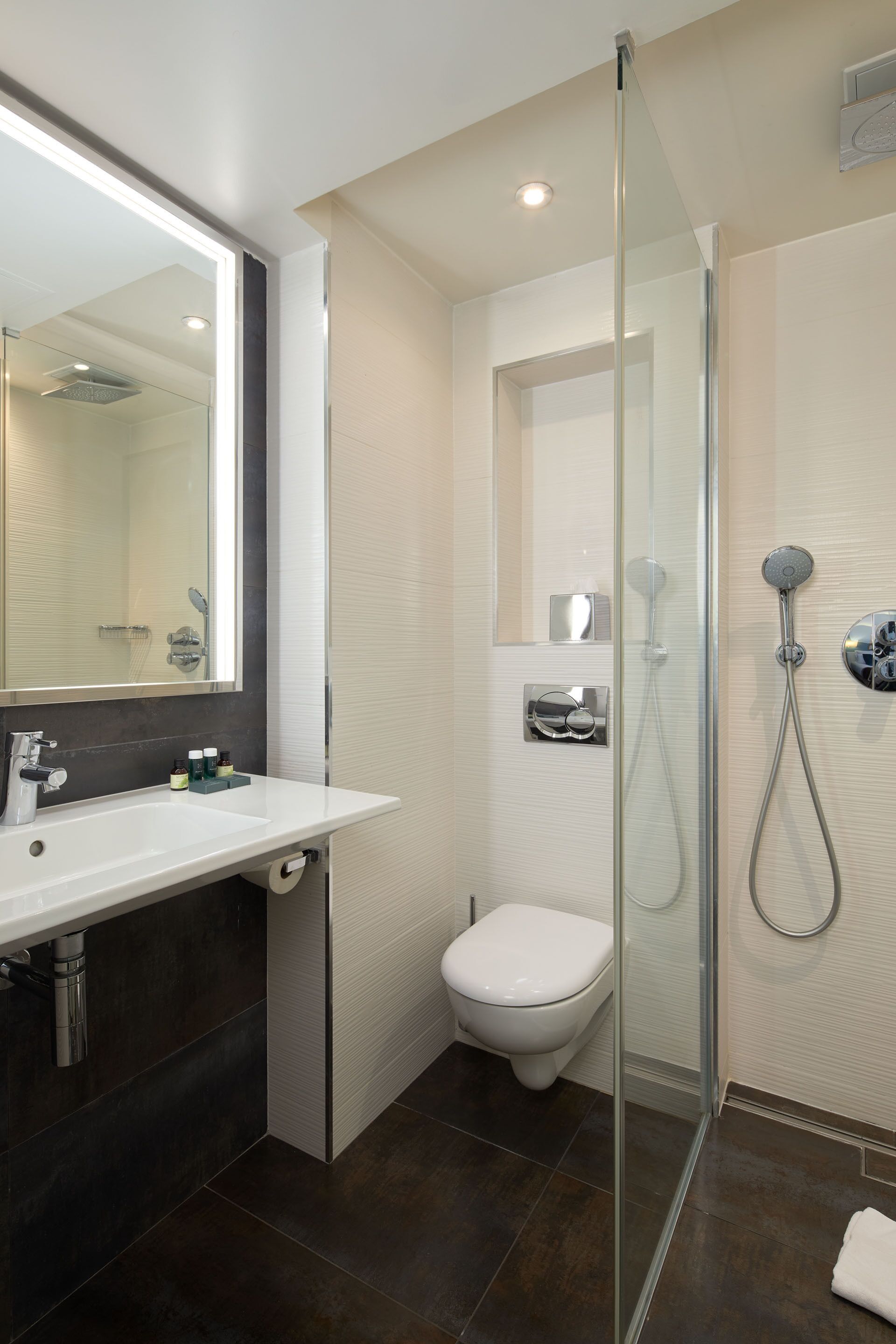 single room | bathroom | rainfall showerhead, free toiletries, hair dryer, towels