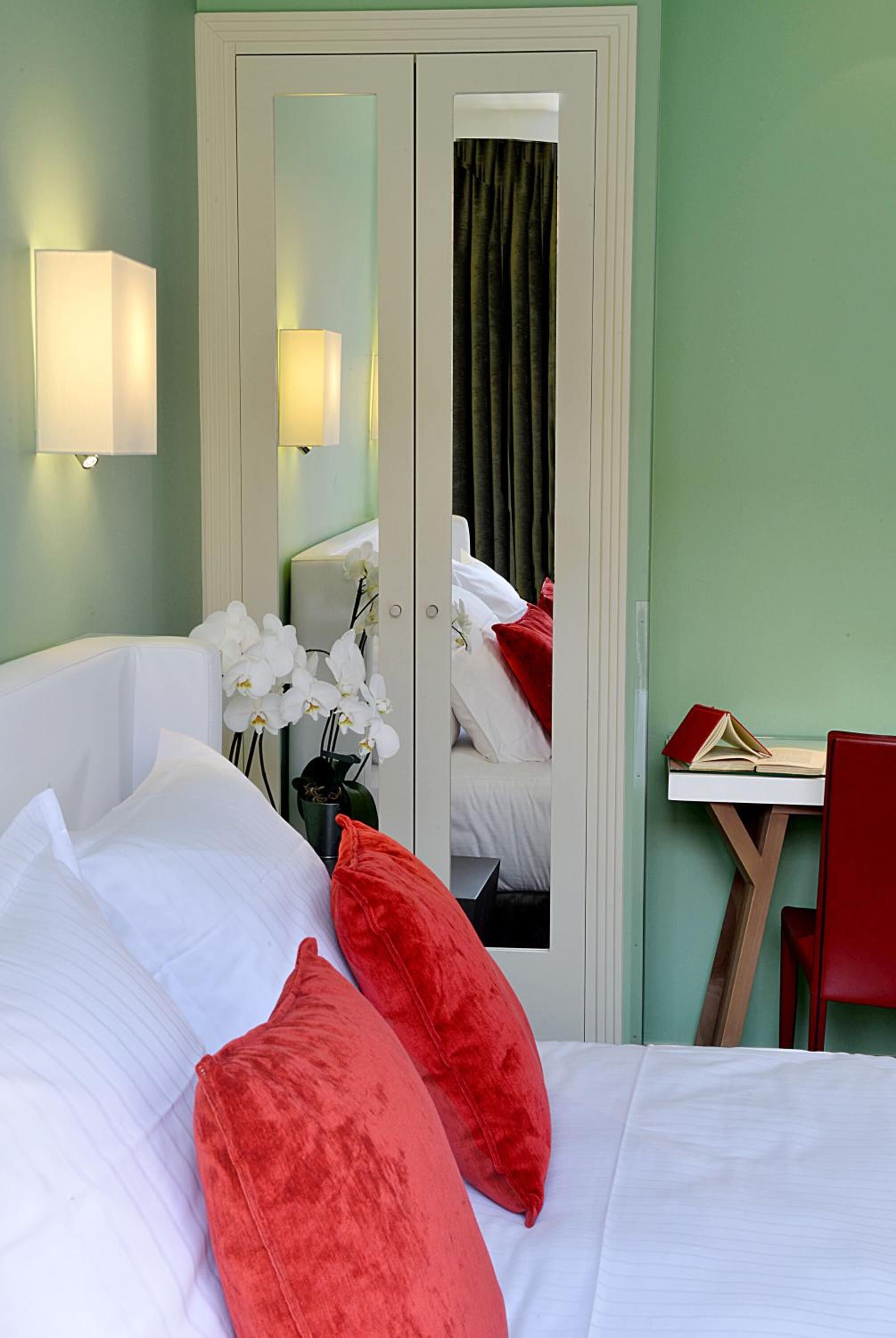 premium bedding, minibar, in-room safe, individually furnished