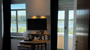 1 bedroom, premium bedding, minibar, in-room safe