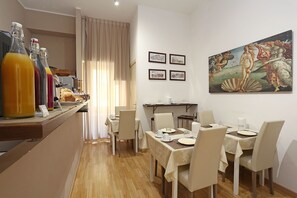 Daily buffet breakfast (EUR 7 per person) - DG Prestige Room (Rome)