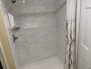 Superior Room | Bathroom | Free toiletries, hair dryer, towels