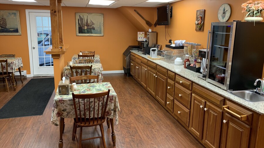 Four Winds Country Motel