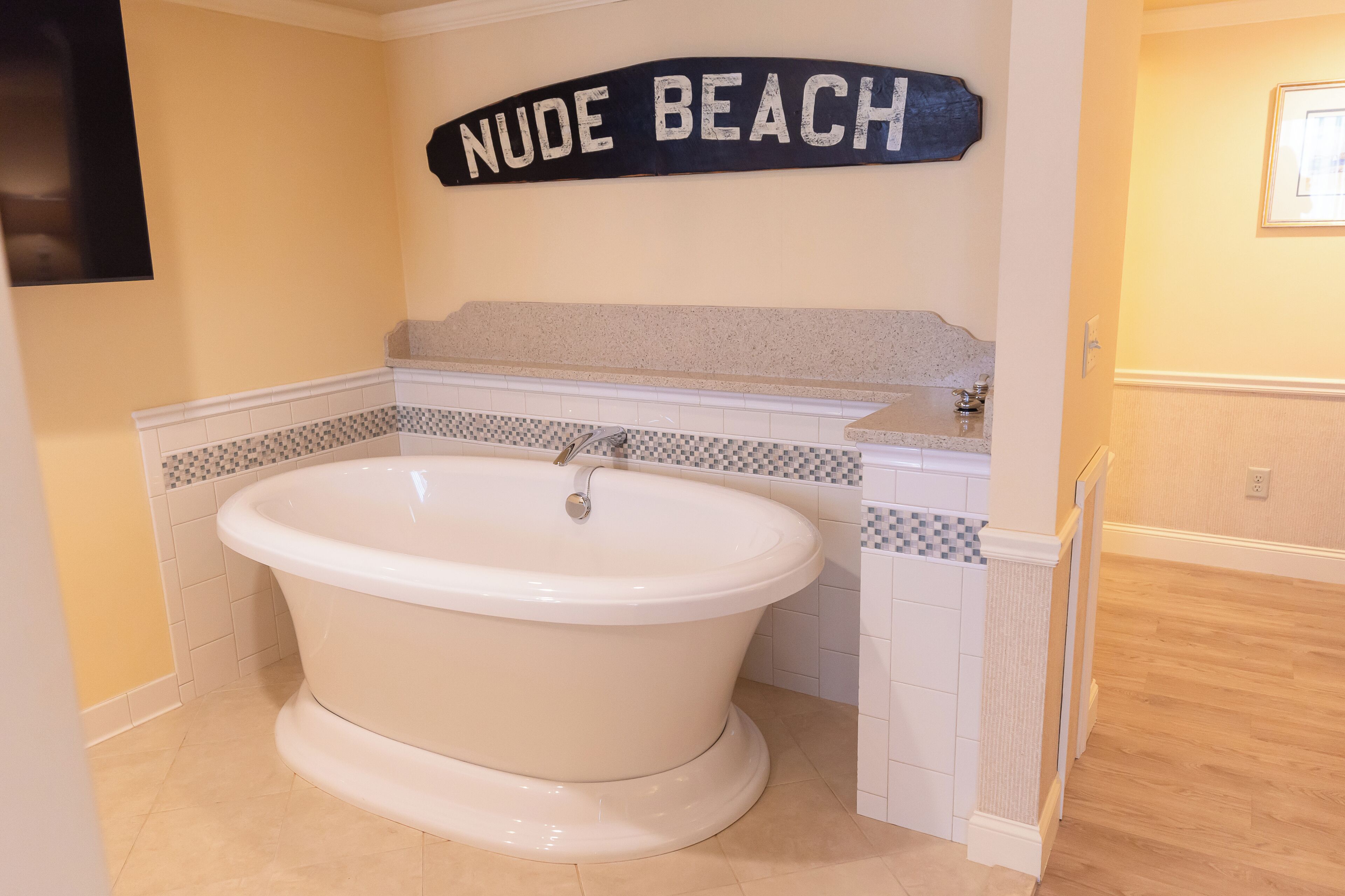 premium room, jetted tub, garden view | jetted bathtub