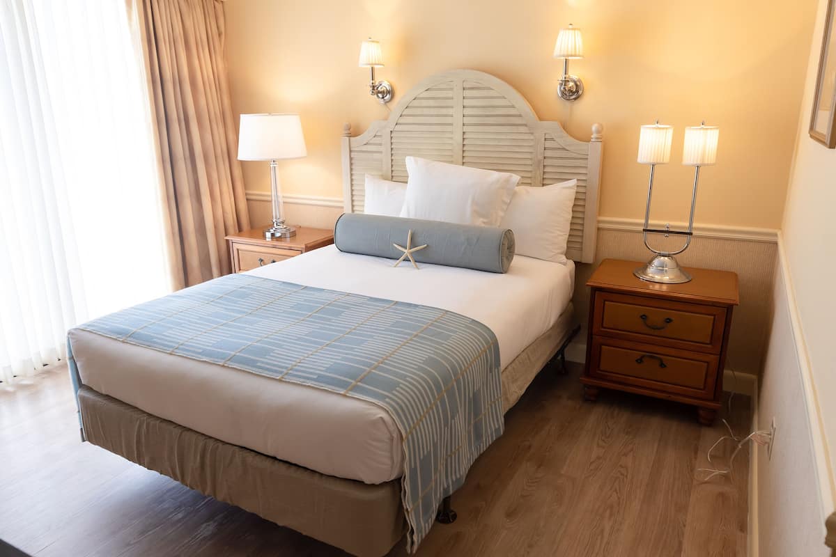 1 bedroom, hypo-allergenic bedding, in-room safe, individually decorated