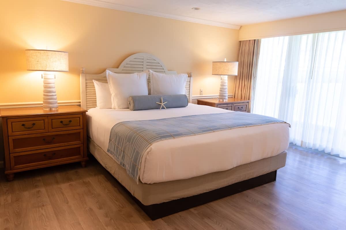Room, 1 King Bed, Garden View | 1 bedroom, hypo-allergenic bedding, in-room safe, individually decorated