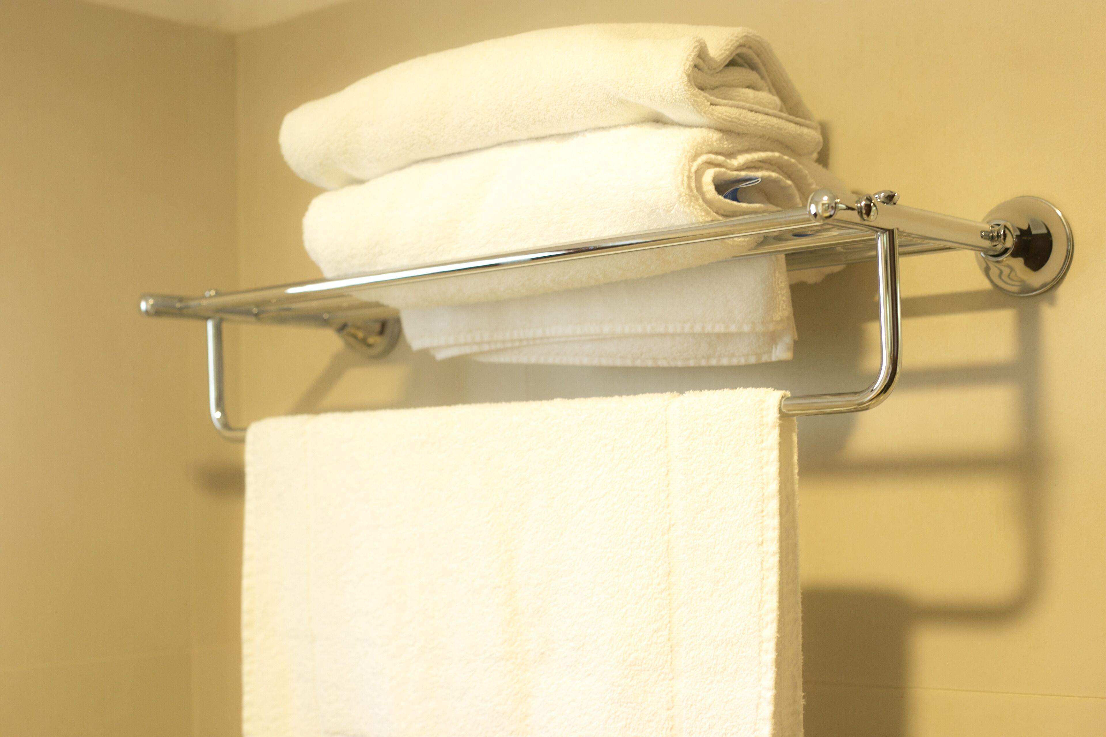 standard twin room | bathroom shower