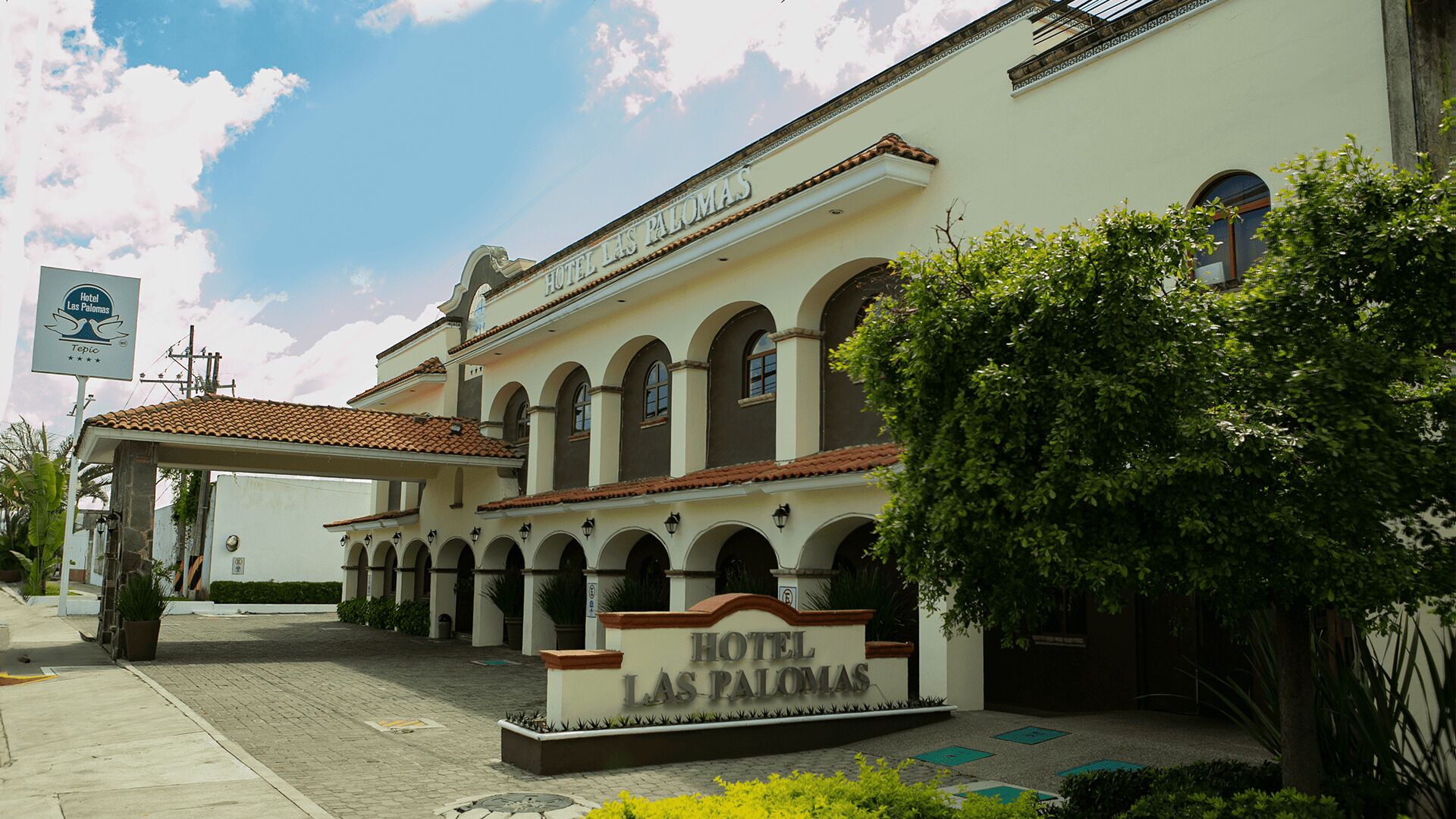 Vista frontal de la propiedad