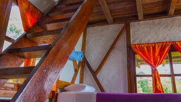 2 bedrooms, pillowtop beds, minibar, in-room safe