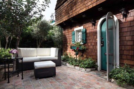 The Charlie Hotel – Affordable hotel in West Hollywood